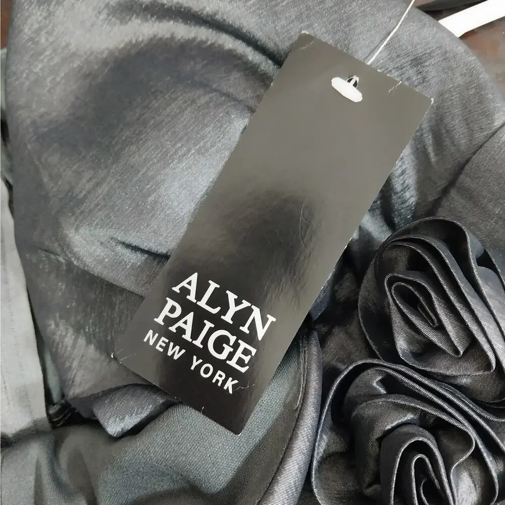NWT! ALYN PAIGE, N.Y.! DOVE GRAY RAW SATIN, PLEAT FRONT, ROSETTE DRESS! SZ 3/4 - Picture 6 of 9
